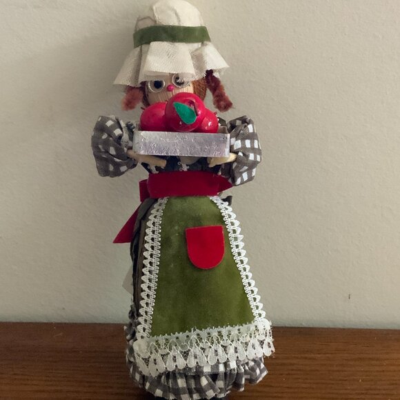 Vintage CORN HUSK DOLL with box of apples, Kurt Adler Doll - Picture 2 of 12